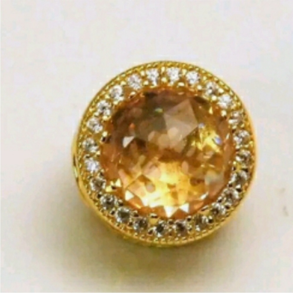 Pandora Shine Gold, radiant hearts charm. - Picture 7 of 8